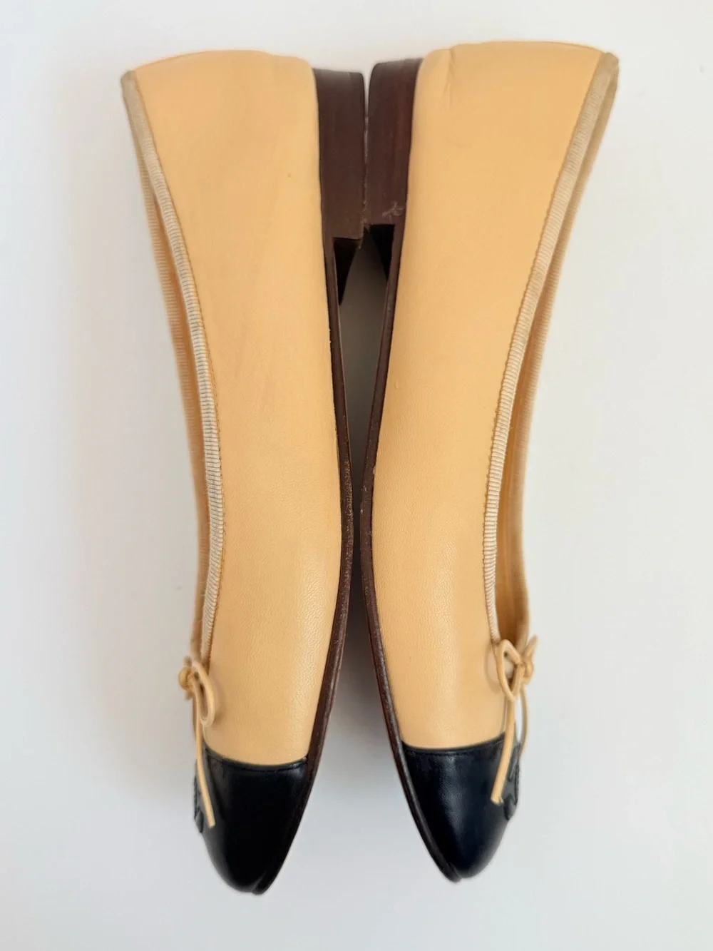 CHANEL G02819 Beige Black CC Cap Toe Leather Ballet Ballerina Flats 37.5